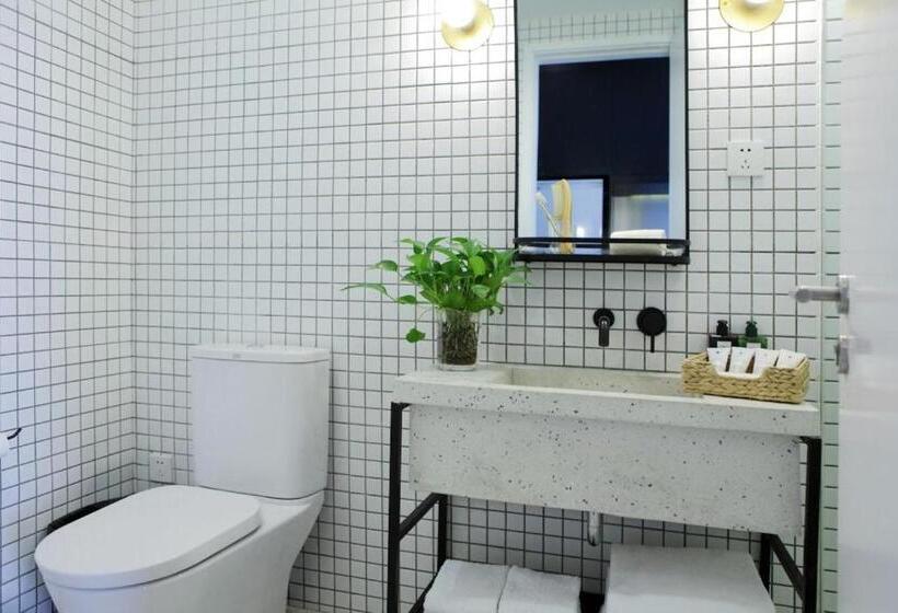 Студио Стандарт с Балконом, Base Pusan Serviced Apartment  Shanghai New International Expo Centre