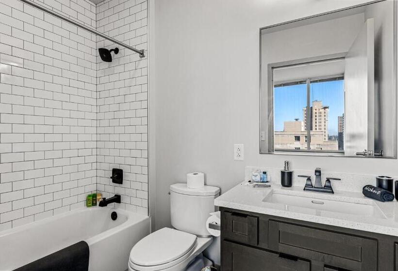 Апартаменты 2 Спальни, 175 Lex   Walkable Downtown Lexington & Rupp Arena   Full Condos