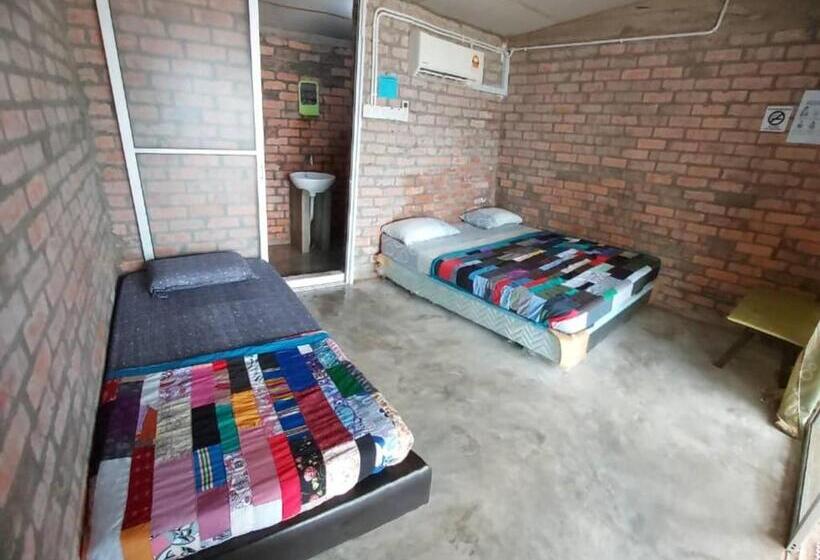 Номер Стандарт Трехместный, Oyo Home 90641 Naga Puri Beach Retreat