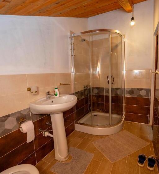 스탠다드 트리플 룸, Bee Eco Guest House