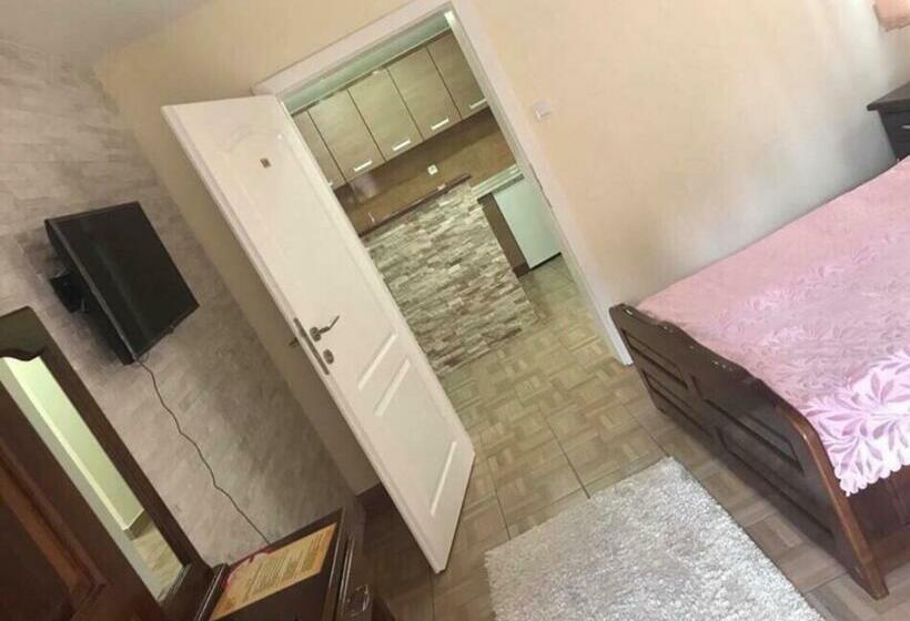 شقة غرفتين, Restoran Sa Sobama Za Iznajmljivanje Mali Raj