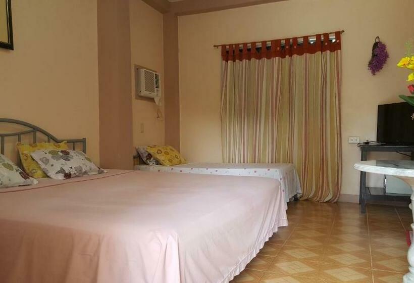 Economy Triple Room, Merly S Place
