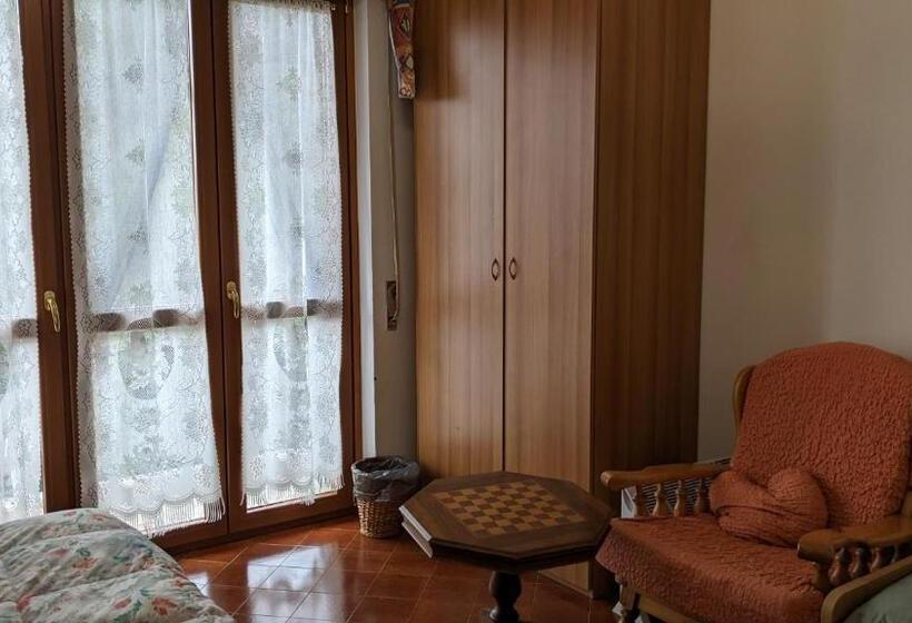 Трехместный Номер Стандарт с Балконом, La Margherita Di Teriasca