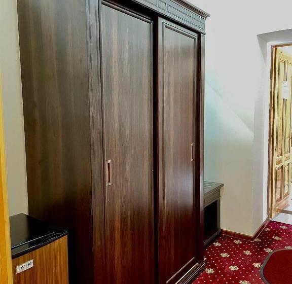 سوییت جونیور, Yangi Sharq