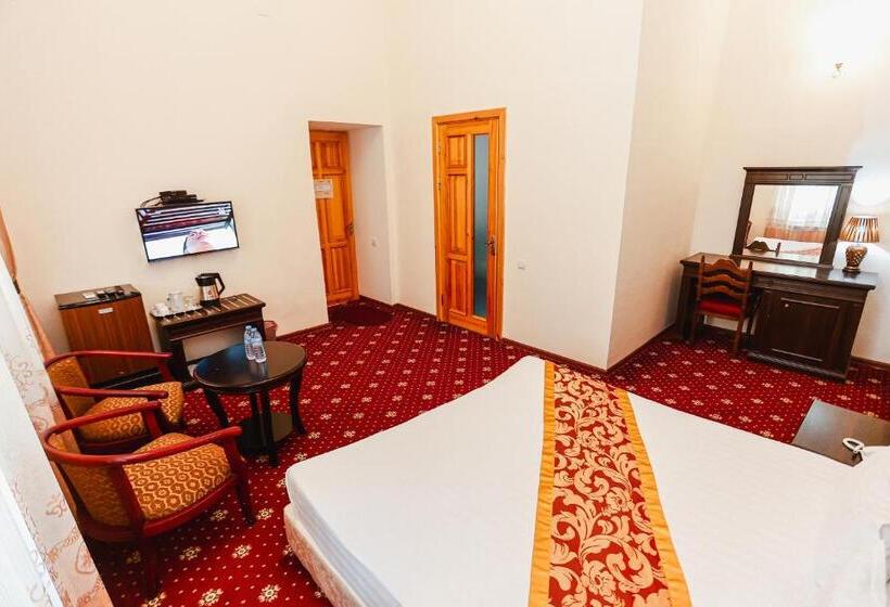 سوییت جونیور, Yangi Sharq