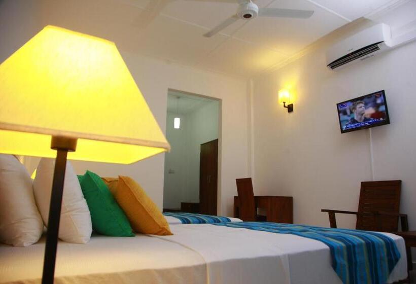اتاق لوکس سه تخته, Samwill Holiday Resort