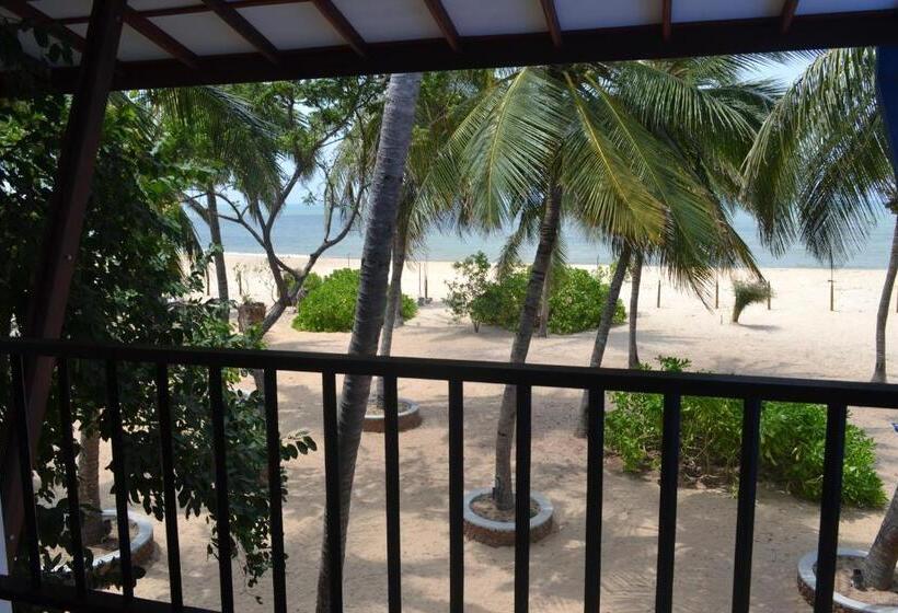 اتاق لوکس با بالکن و چشم‌انداز دریا, Wellé Wadiya Beach Villa