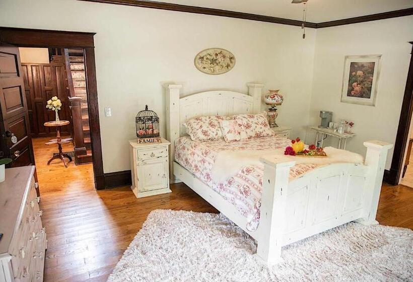 Номер Deluxe, Red Gate Inn