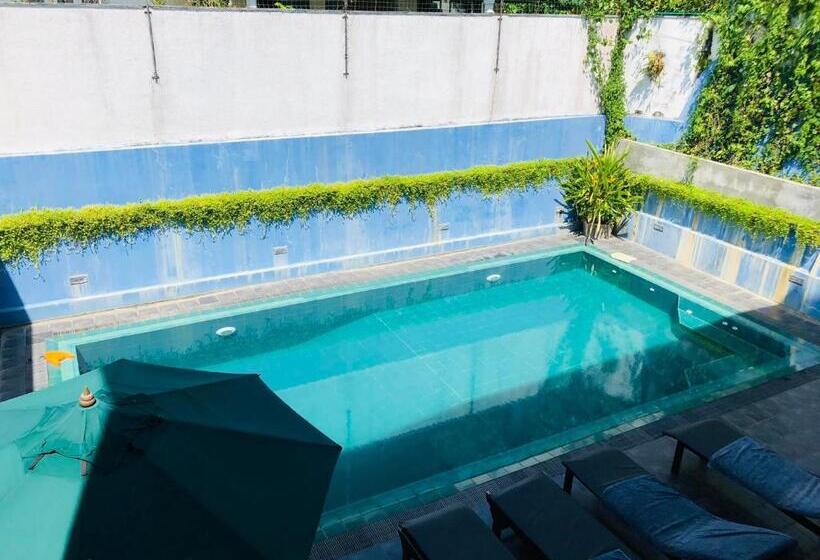 اتاق لوکس, Villa Upper Dickson