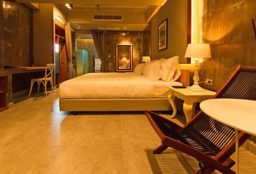 Номер Deluxe, Kroque Boutique & Bistro