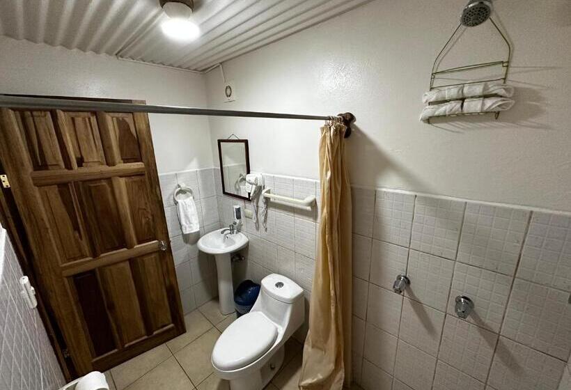 Номер Стандарт Трехместный, Loma Real Hot Springs Bed & Breakfast