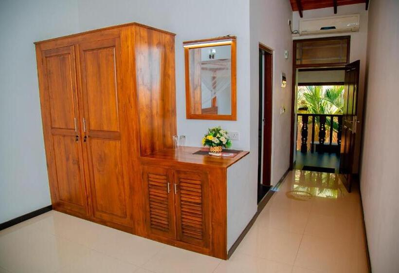 Люкс с Балконом, Rockery Villa Ayurveda