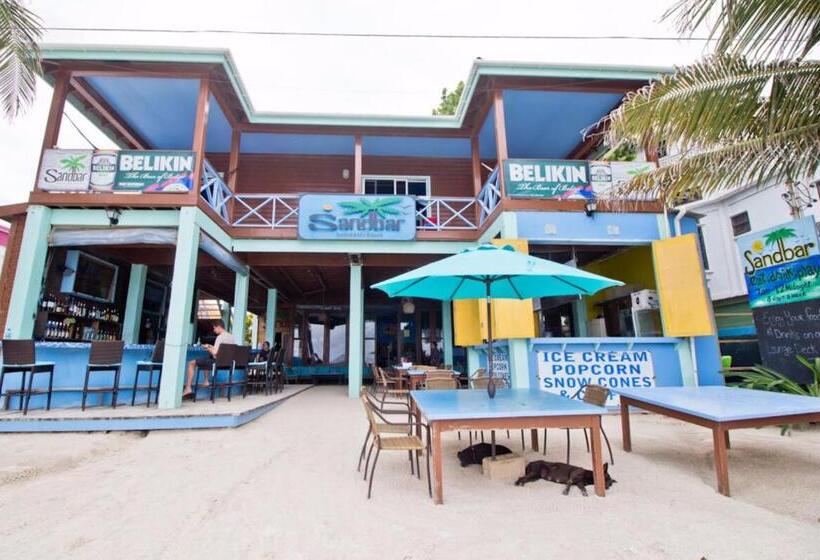 스탠다드 트리플 발코니 룸, Sandbar Beachfront Hostel & Restaurant