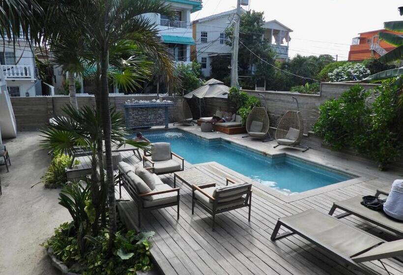 스탠다드 트리플 발코니 룸, Sandbar Beachfront Hostel & Restaurant
