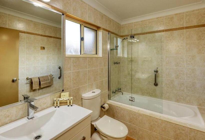 Семейный Номер, Edward Parry Motel And Apartments