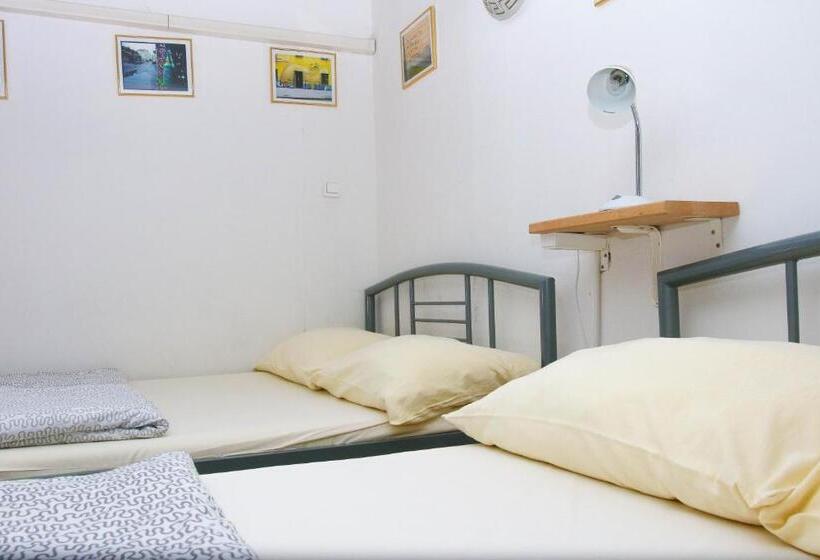 اتاق استاندارد چهار تخته, Hostel 24