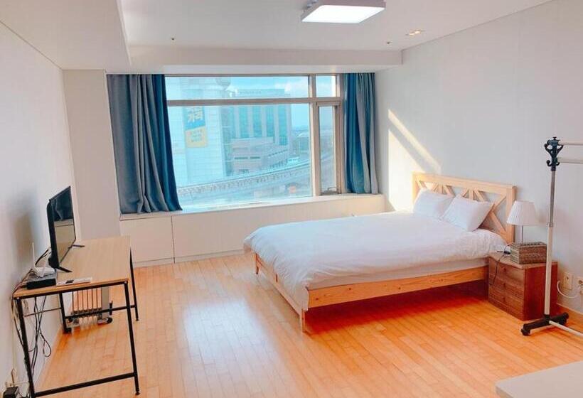 Номер Стандарт, Gogo House