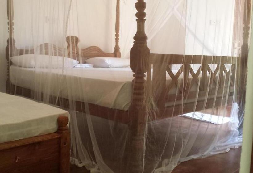 Номер Стандарт Трехместный, Nooit Gedacht Holiday Resort Unawatuna