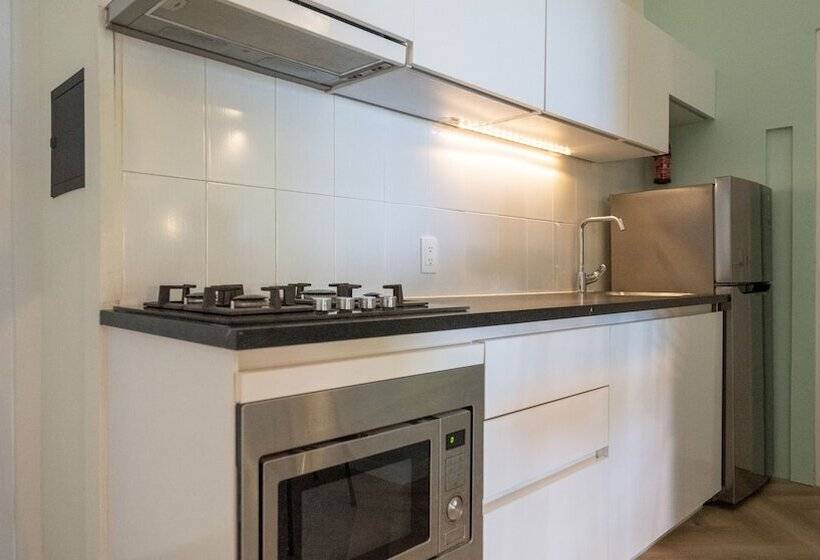 استودیوی استاندارد, Blue Bay Lodges