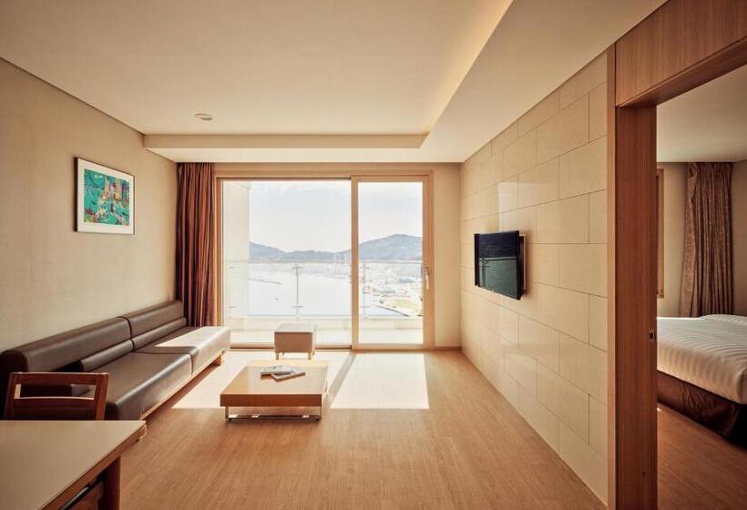 سوئیت با چشم‌انداز, Sono Calm Geoje