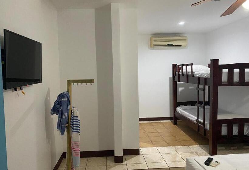 Четырехместный Номер Стандарт, La Hacienda Rooms & Food