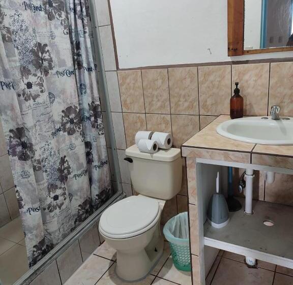 Кровать в Общей Комнате, La Hacienda Rooms & Food