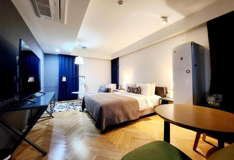 اتاق لوکس, Js Boutique