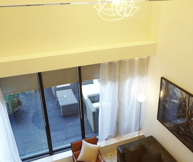 اتاق پنت هاوس, Js Boutique