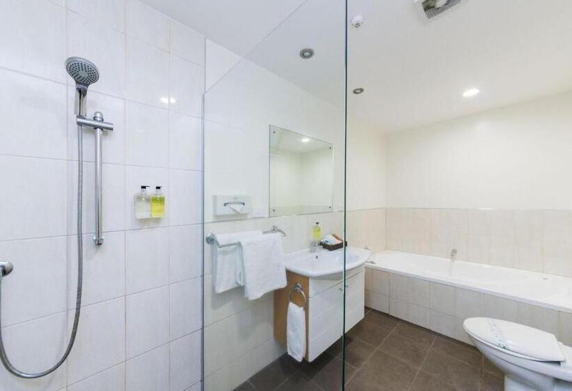 Студия Стандарт, Fitzherbert Regency Motor Lodge