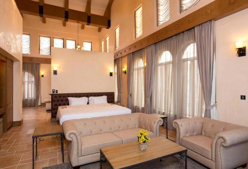 Люкс, Toscana Town Square Suites