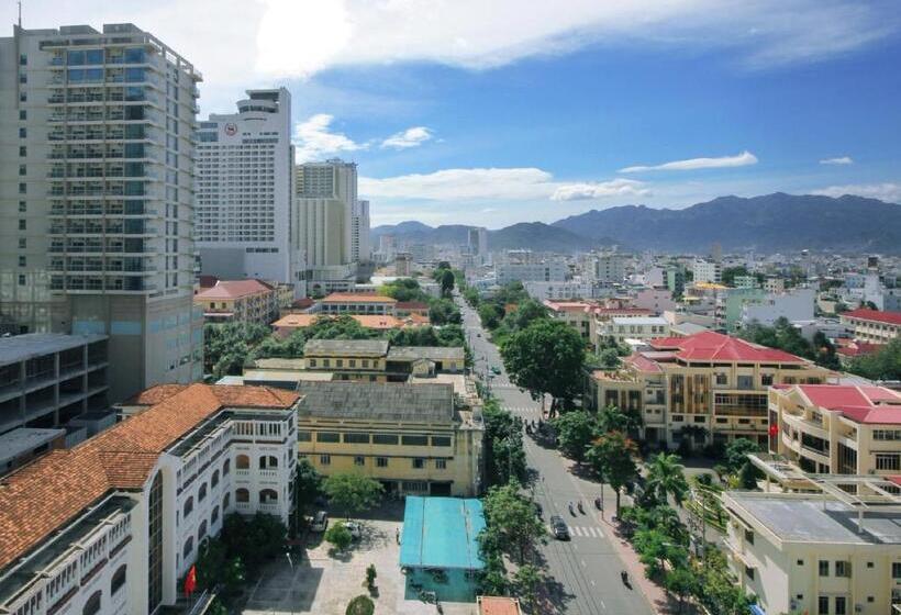 اتاق سوپریور با چشم‌انداز شهر, Nha Trang Palace