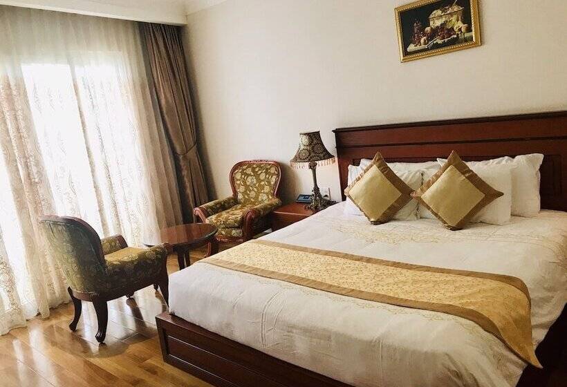 اتاق سوپریور با چشم‌انداز شهر, Nha Trang Palace