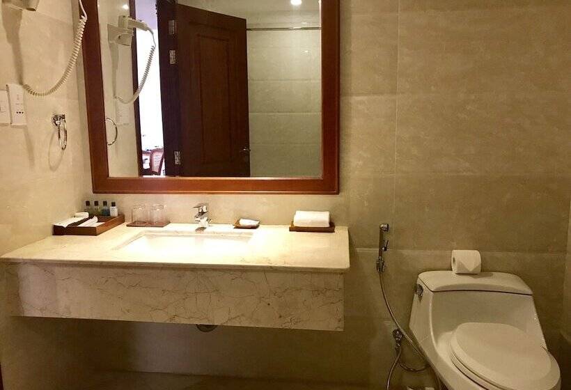 اتاق سوپریور با چشم‌انداز دریا, Nha Trang Palace