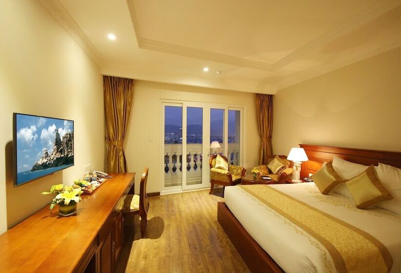 اتاق سوپریور با چشم‌انداز دریا, Nha Trang Palace