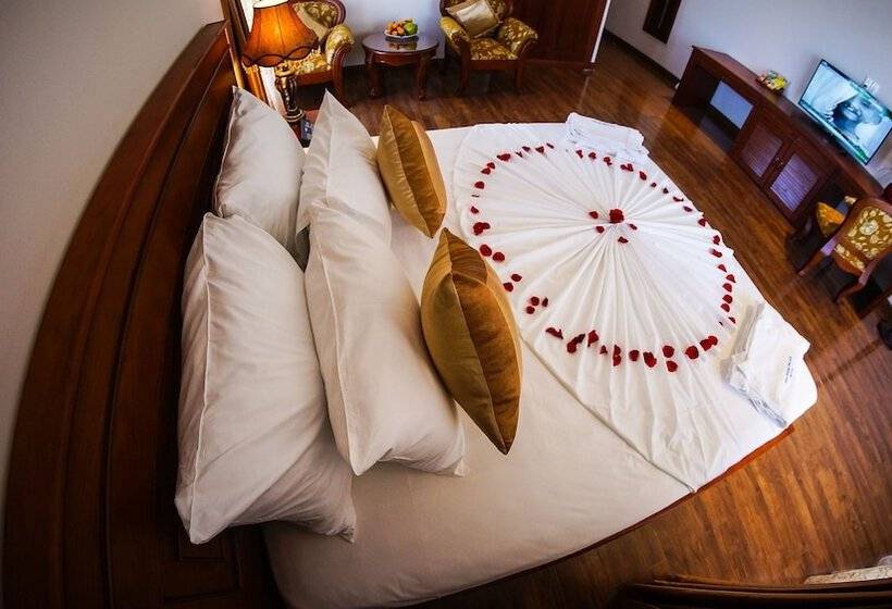 اتاق لوکس با چشم‌انداز دریا, Nha Trang Palace