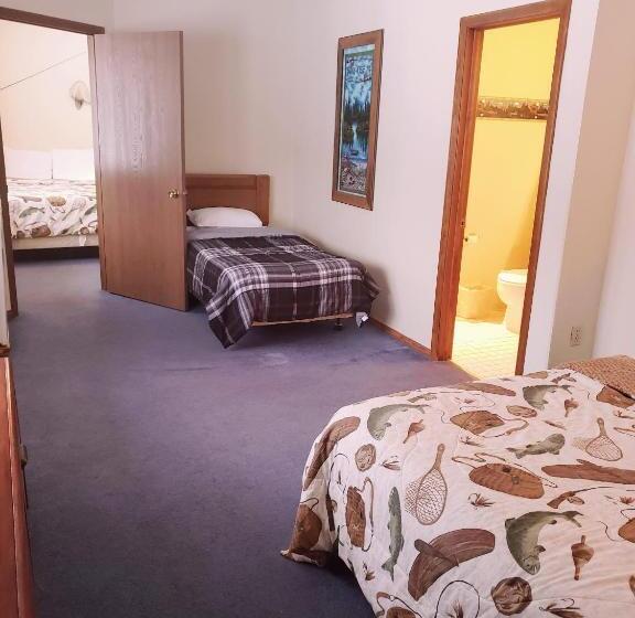 Семейный Номер, North Ironwood Acres   Black River Lodge