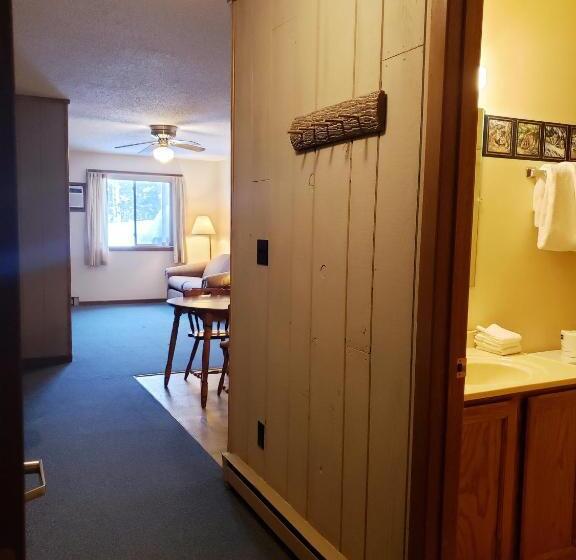 Апартаменты 1 Спальня, North Ironwood Acres   Black River Lodge