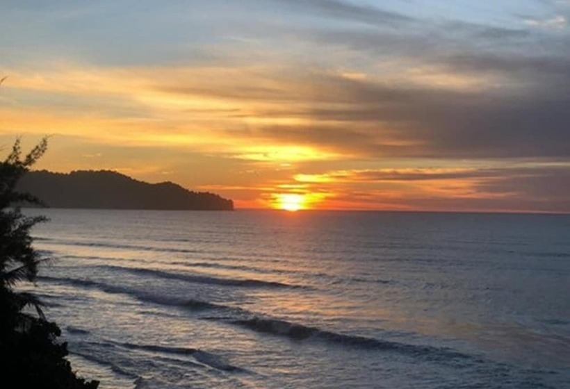 Вилла 3 Спальни, Borneo Beach Villas