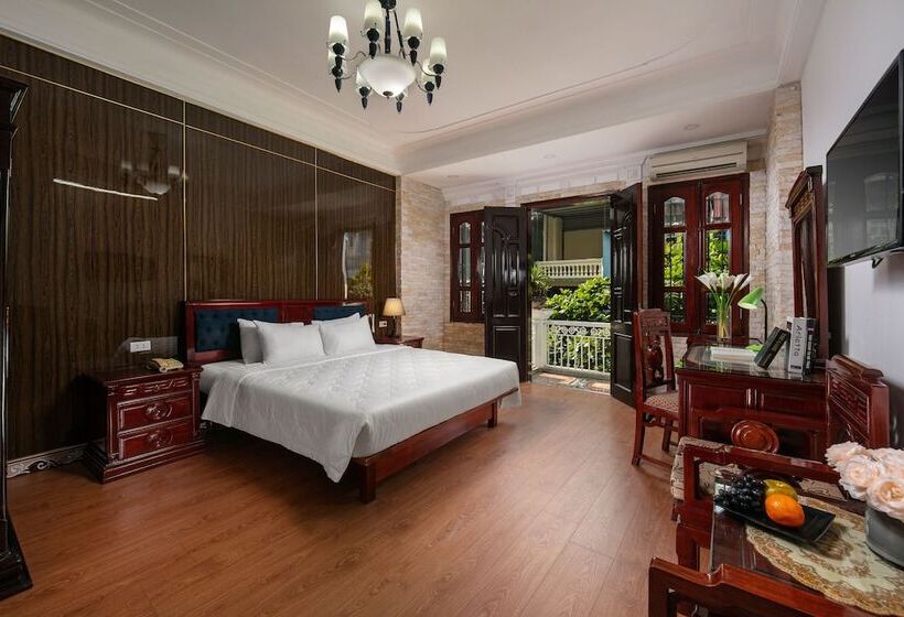 Deluxe Room, Little Diamond