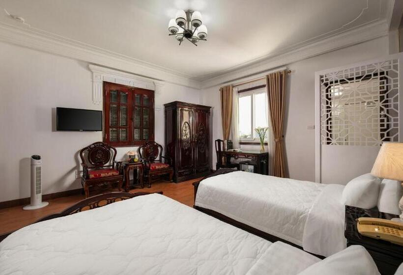 Deluxe Room, Little Diamond