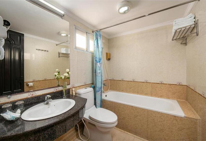 Deluxe Family Room, Little Diamond