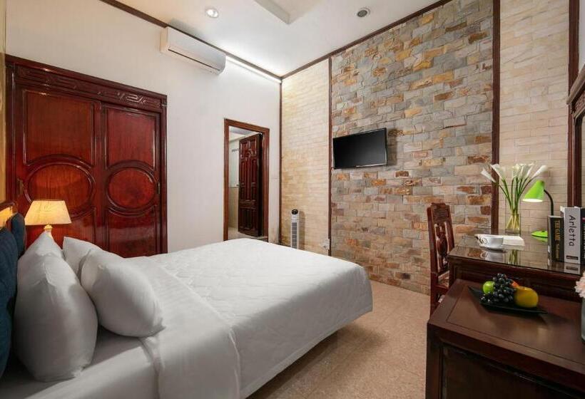 Economy Room, Little Diamond