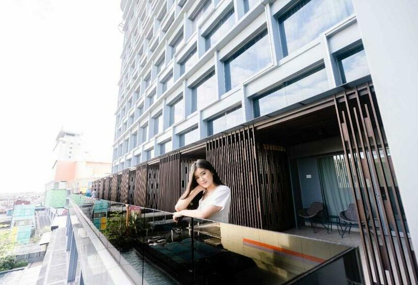 Номер Deluxe с Балконом, Novotel Pekanbaru