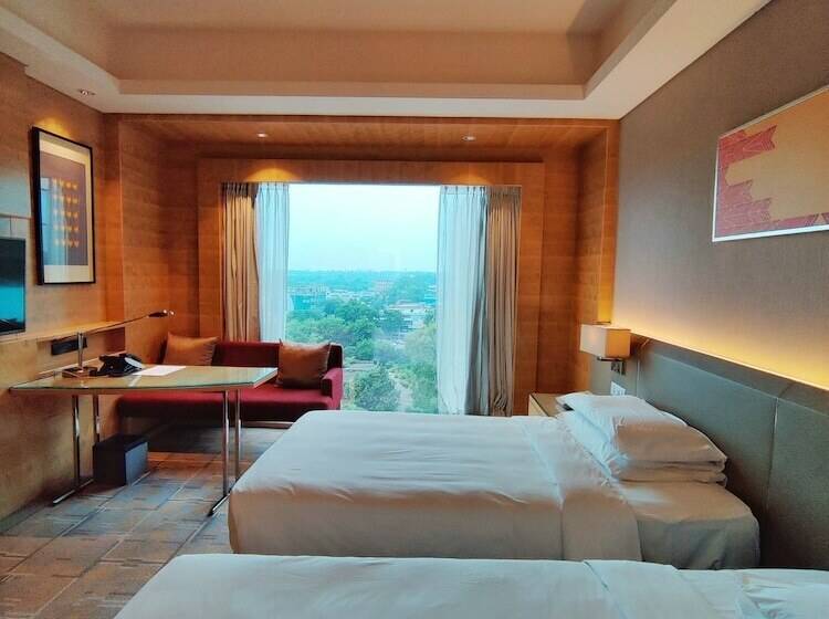 اتاق کلاب, Hyatt Regency Chandigarh