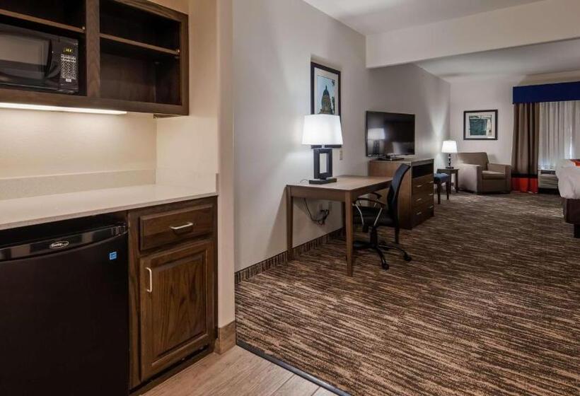 מיטת קינג בסוויטה, Best Western Plus Ardmore Inn & Suites