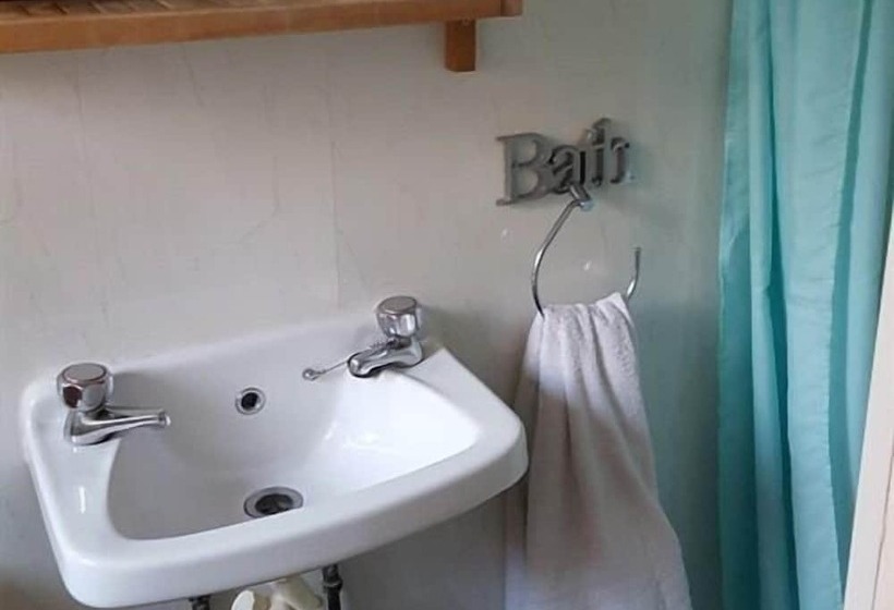 Номер Стандарт, Myroomz Hollingdales