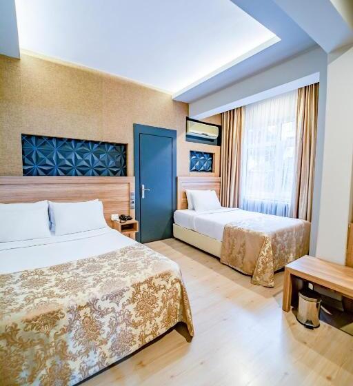 Habitación Triple Estándar Vista Jardín, Aksular