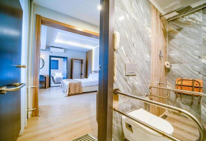 Habitación Familiar Vista Mar, Aksular