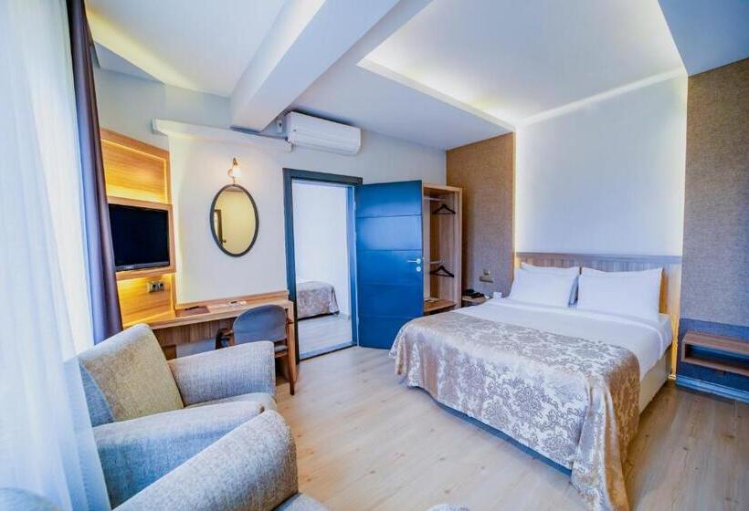 Habitación Familiar Vista Mar, Aksular