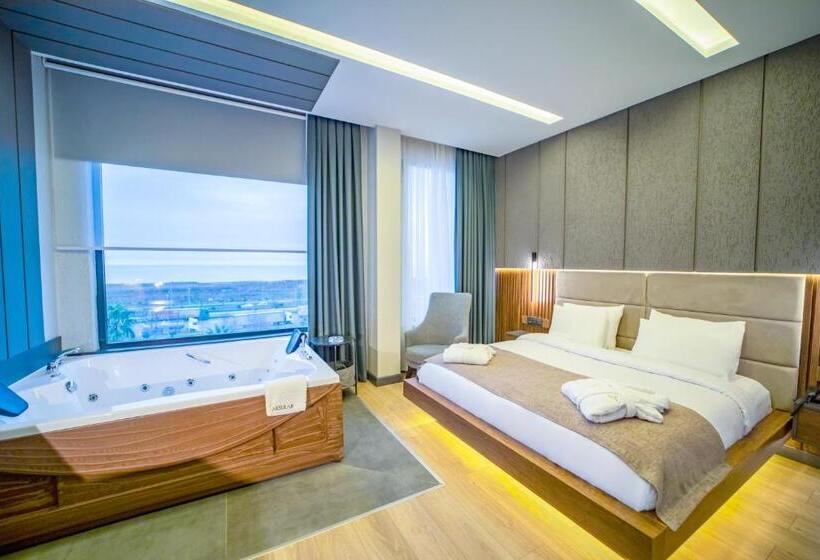 Suite Cama King, Aksular